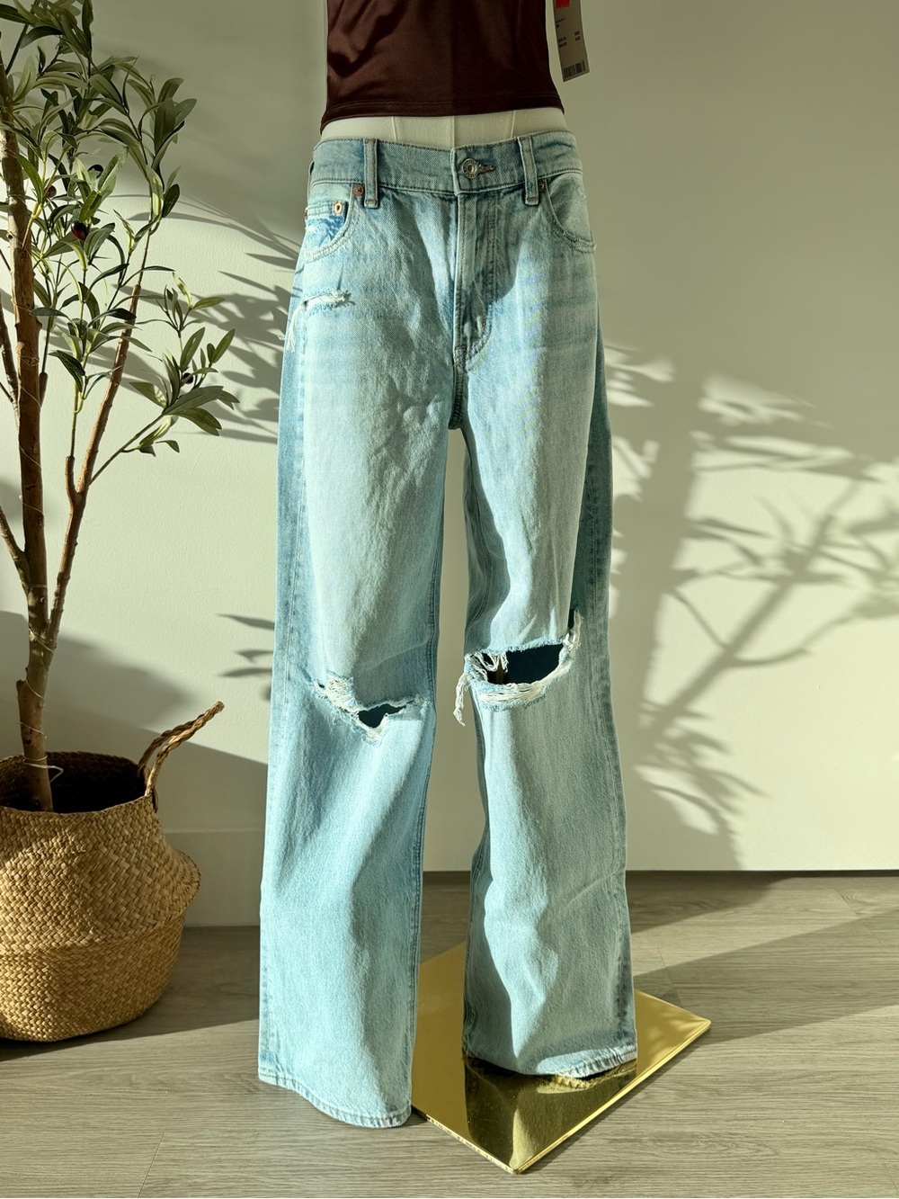 NWT Light Blue Distressed Wide-Leg Women’s Jeans